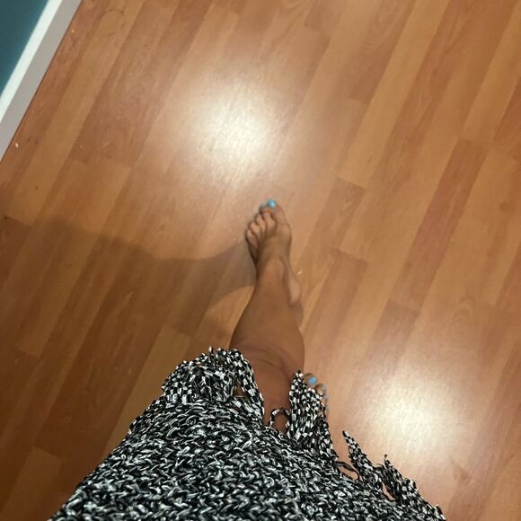 BCBG SWEATER DRESS SIZE SMALL - Picture 3 of 5